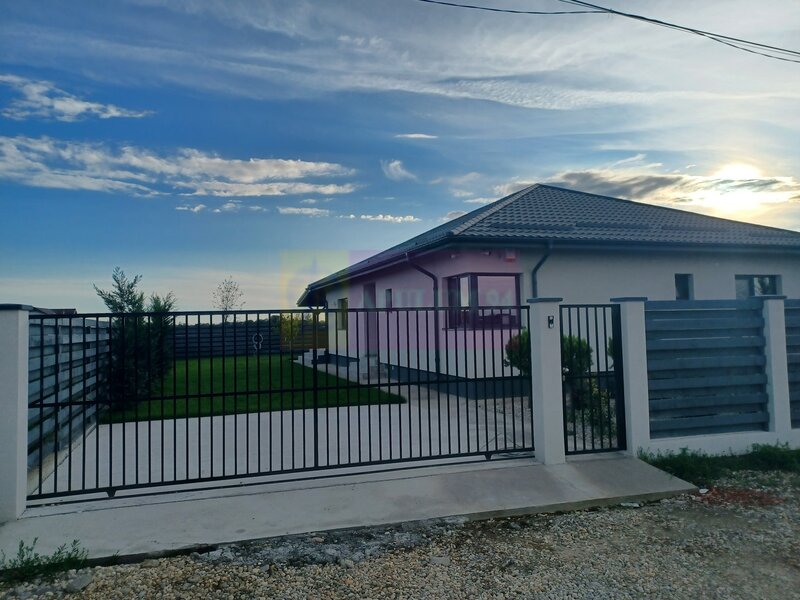 Casa noua parter 162 mp, curte 504 mp, Sabareni