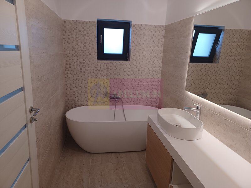 Casa noua parter 162 mp, curte 504 mp, Sabareni